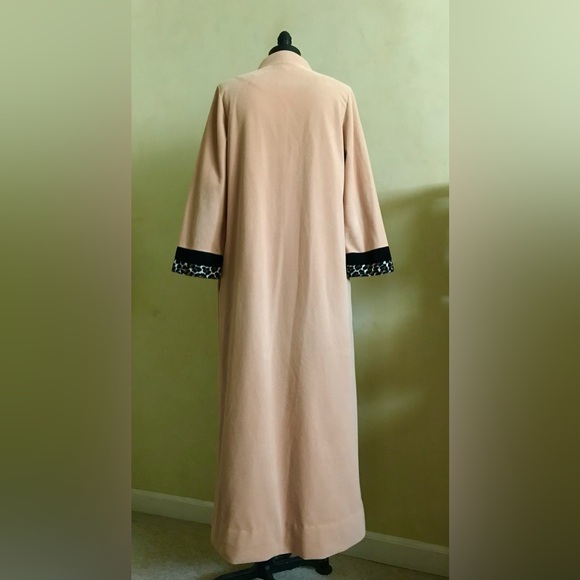 Vintage Vanity Fair House Coat - Picture 5 of 8